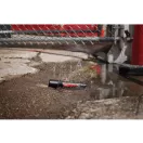 MILWAUKEE Akku-LED-Taschenlampe 2000 lm mit einstellbarem Fokus L4 FL2000-301 (1 x 3,0 Ah Akku + USB